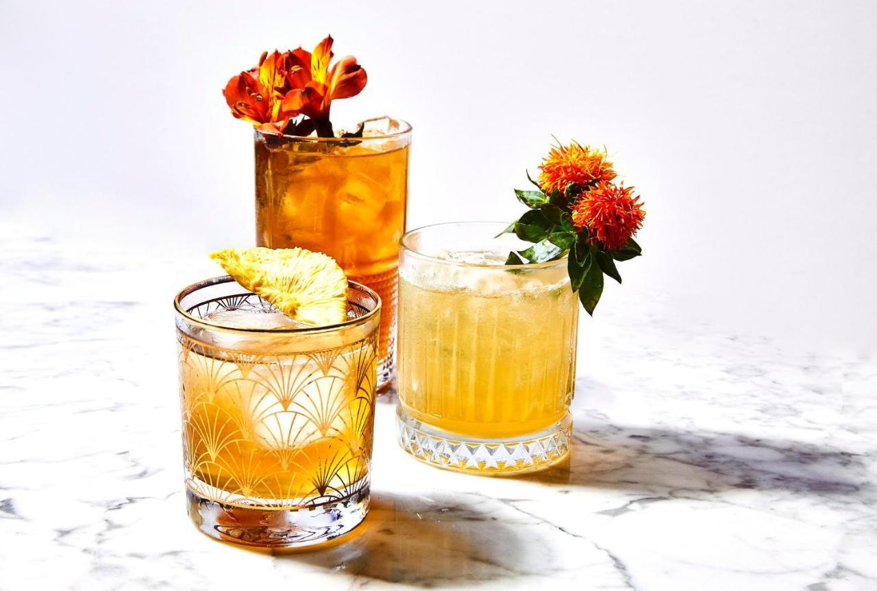 Abesq Doha Hotel And Residences, An Ihg Hotel Ngoại thất bức ảnh Three Old Fashioned cocktails
