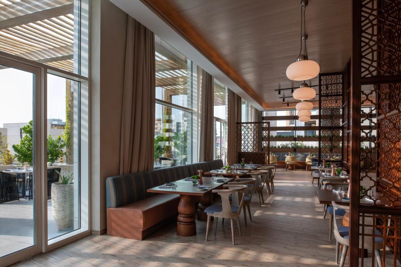 Abesq Doha Hotel And Residences, An Ihg Hotel Ngoại thất bức ảnh The restaurant