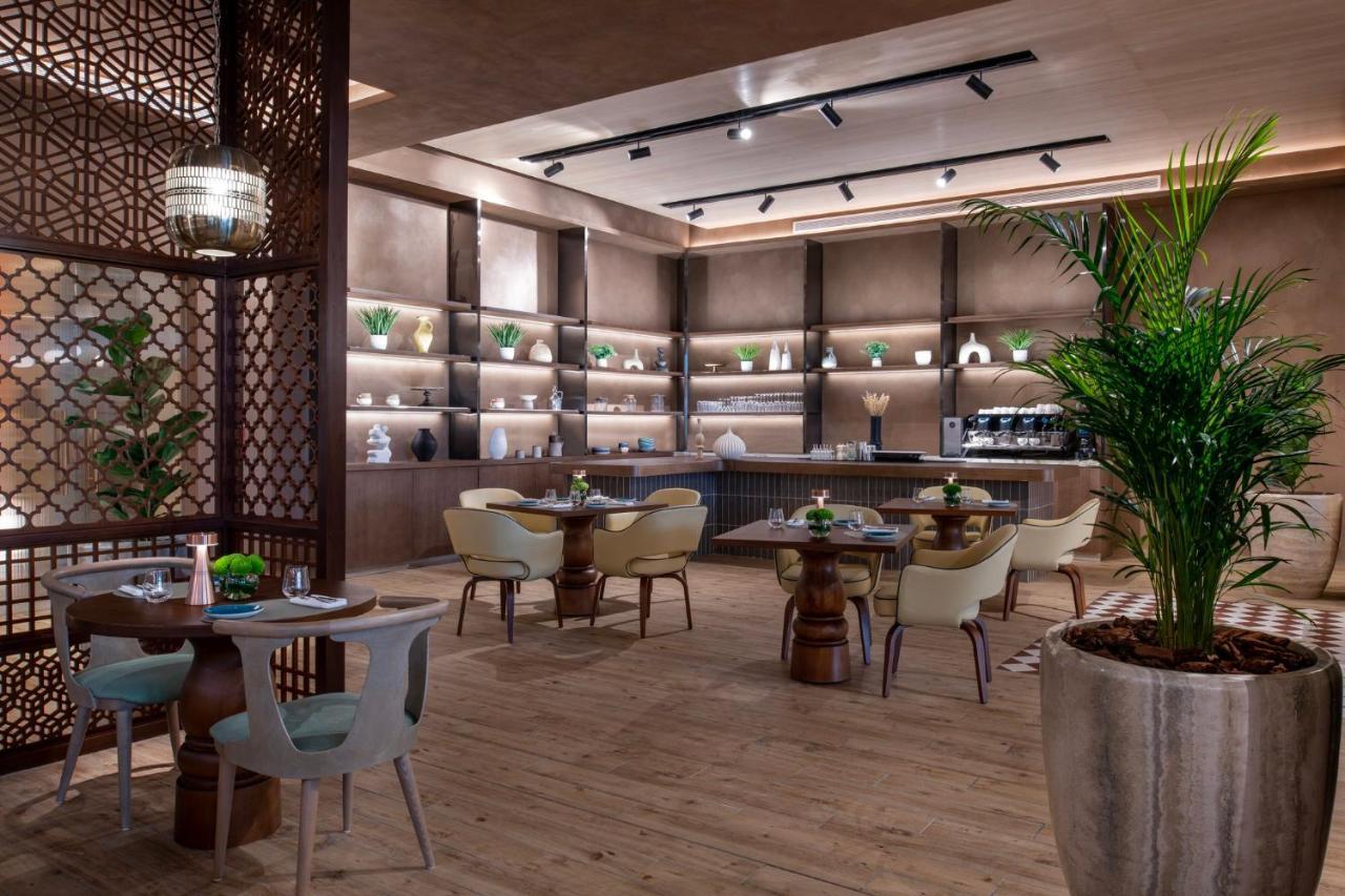 Abesq Doha Hotel And Residences, An Ihg Hotel Ngoại thất bức ảnh The interior of the restaurant