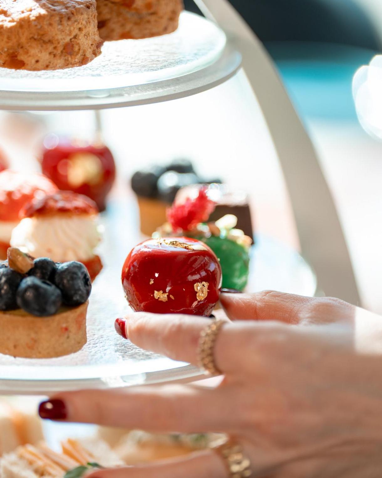 Abesq Doha Hotel And Residences, An Ihg Hotel Ngoại thất bức ảnh Petit fours